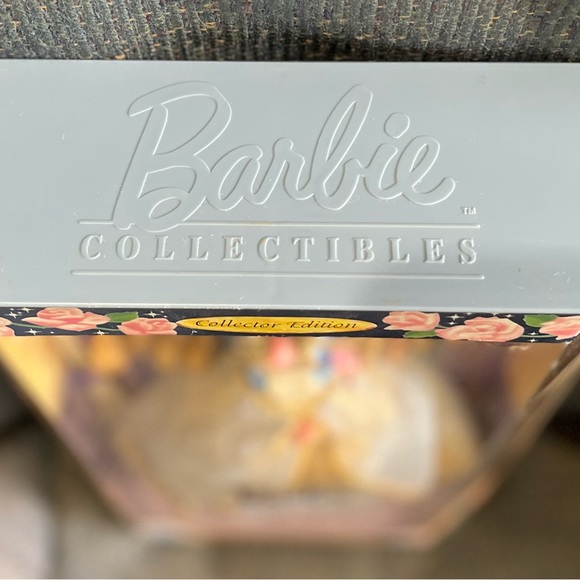 Disney Sleeping Beauty Barbie - Picture 4 of 4